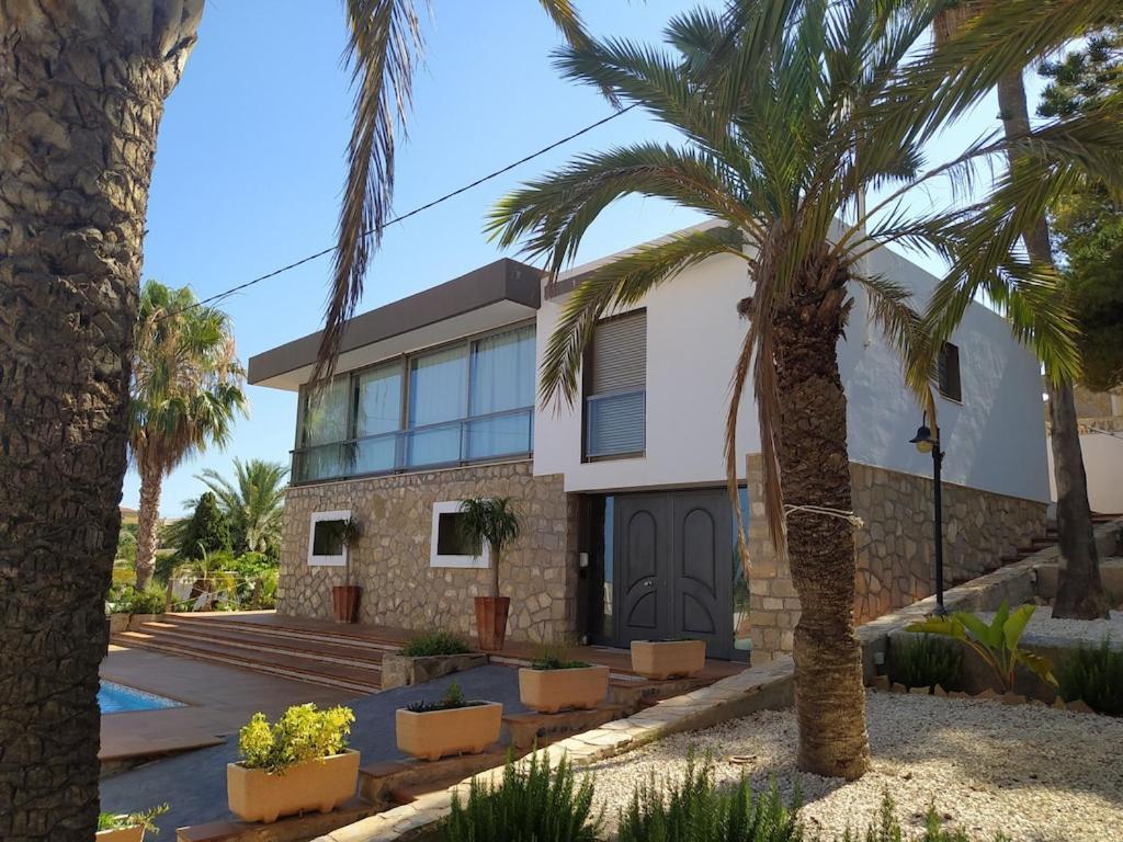 Villa Nuza, Con Piscina Y Barbacoa