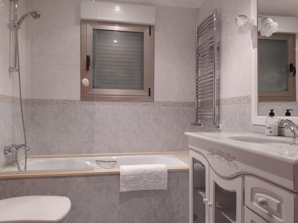 Villa Nuza, Con Piscina Y Barbacoa